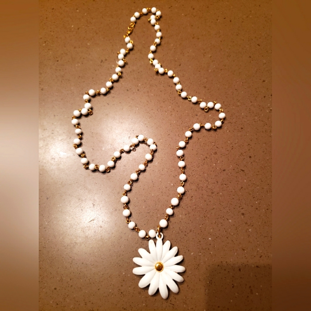 Vintage White Bead Necklace With Enamel Flower